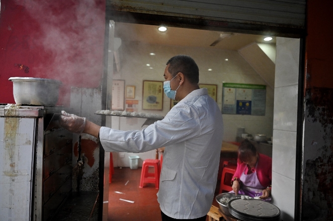 2020年11月23日，三明市沙縣，佳蘭燒賣，店主在制作沙縣燒賣。由于沙縣燒賣的制作工藝比較繁瑣，所以外地的沙縣小吃店基本沒有售賣，正宗的沙縣燒賣只能在沙縣才能吃得到。